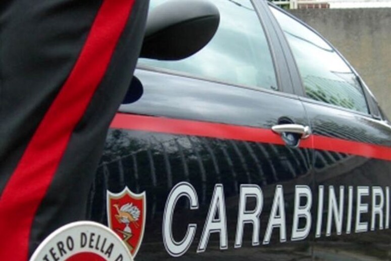 Un 'auto dei carabinieri (archivio) - RIPRODUZIONE RISERVATA