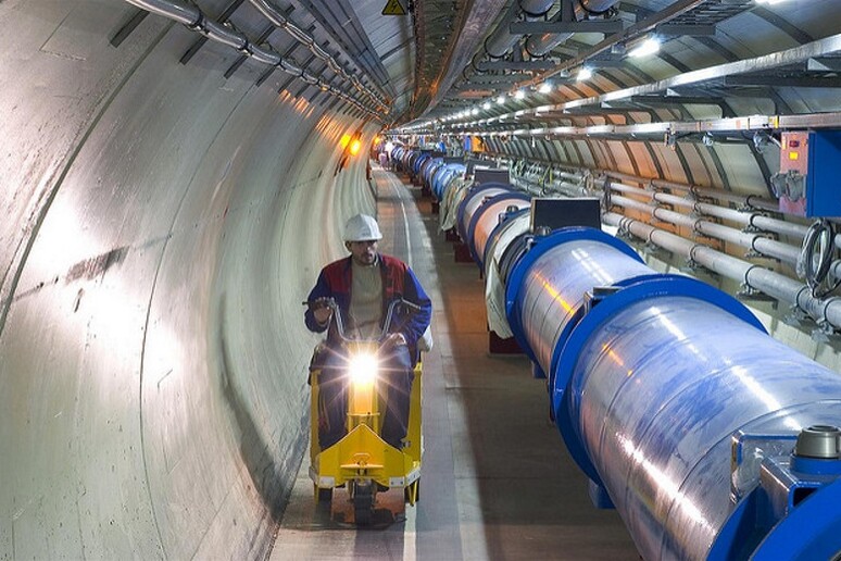 Un tratto dell’anello sotterraneo di 27 chilometri che ospita il superacceleratore Lhc, al Cern di Ginevra. (fonte: CERN) - RIPRODUZIONE RISERVATA