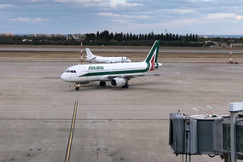 Atterrato a Bari primo volo Ita, in arrivo da Milano - RIPRODUZIONE RISERVATA