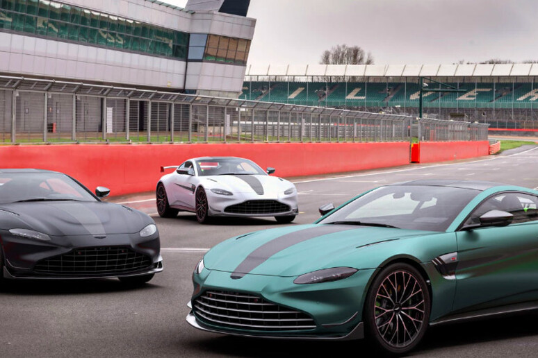 Aston Martin Vantage F1 Edition, roadster e coupé da 535 CV - RIPRODUZIONE RISERVATA