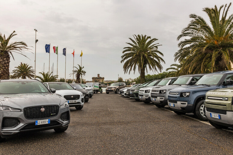 Jaguar Land Rover: si amplia gamma con le versioni ibride - RIPRODUZIONE RISERVATA