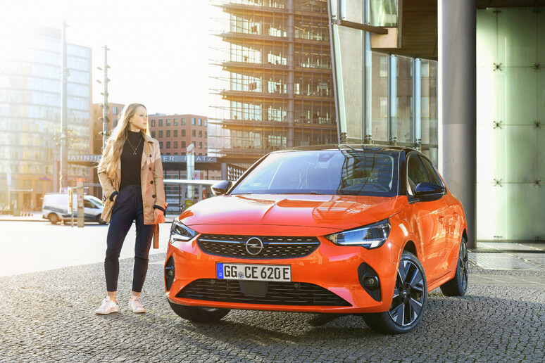 Opel Corsa-e fa il pieno di tecnologie di aiuto alla guida © ANSA/Opel Automobile GmbH