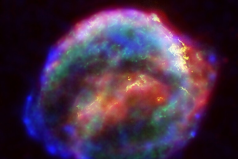 Resto di supernova (fonte: NASA/ESA/JHU/R.Sankrit &amp; W.Blair) - RIPRODUZIONE RISERVATA