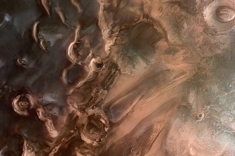 Particolare del polo Sud di Marte (fonte: ESA/DLR/FU Berlin (G. Neukum),CC BY-SA 3.0 IGO) - RIPRODUZIONE RISERVATA
