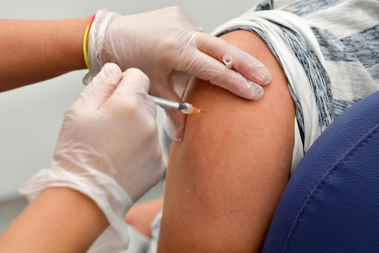 Vaccinazione - RIPRODUZIONE RISERVATA