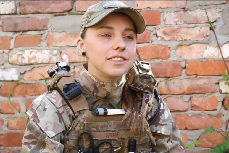 Una immagine della soldatessa (foto della guardia nazionale ucraina) - RIPRODUZIONE RISERVATA