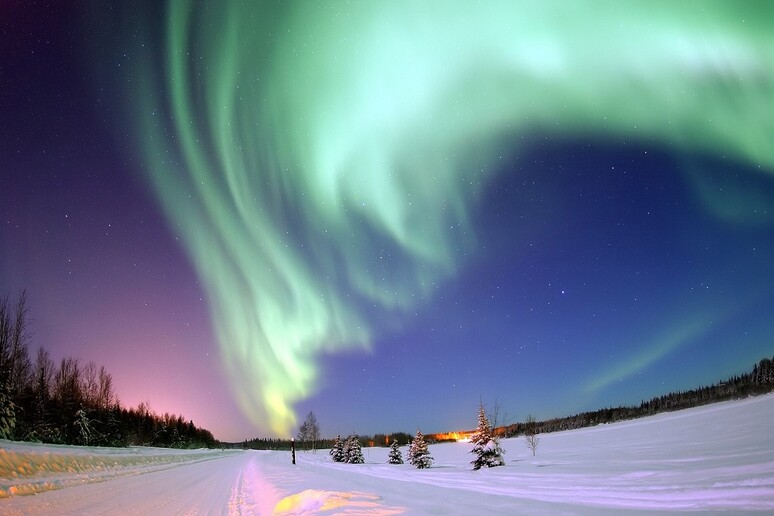 Un 'aurora boreale (fonte: Senior Airman Joshua Strang – Wikipedia) - RIPRODUZIONE RISERVATA